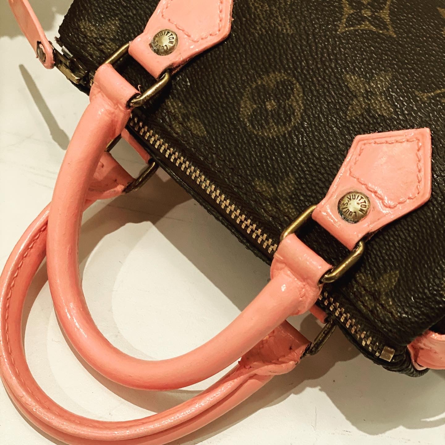 Speedy leather handbag Louis Vuitton Pink in Leather - 23564587
